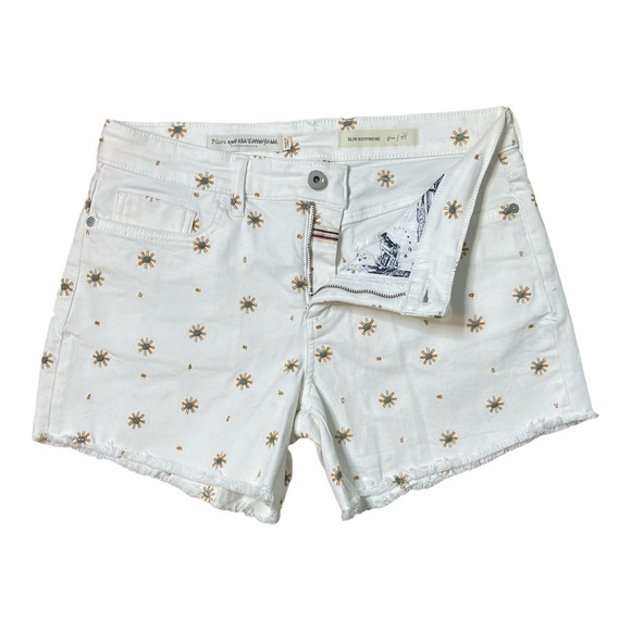 PILCRO AND THE LETTERPRESS STARBURST DAISY EMBROIDERED WHITE SHORTS SLIM BF FIT - Picture 3 of 10